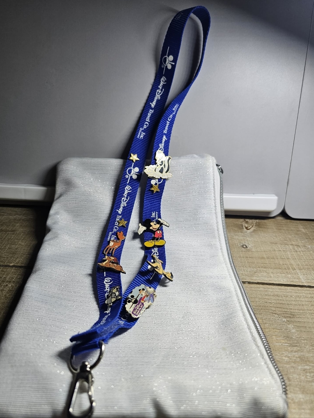 👑 Disney Pins LOT :Character Lanyard with Enamel Pins